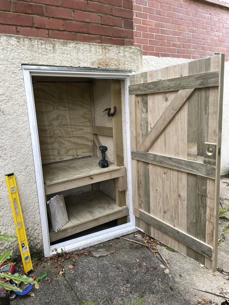 Battery
Closet with both shelves installed